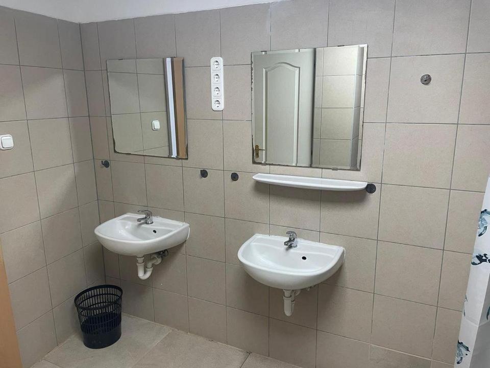 Viola Hostel บูดาเปสต์ ภายนอก รูปภาพ